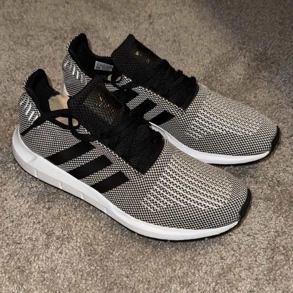 Adidas Swift Run Shoes - Picture 2 of 3